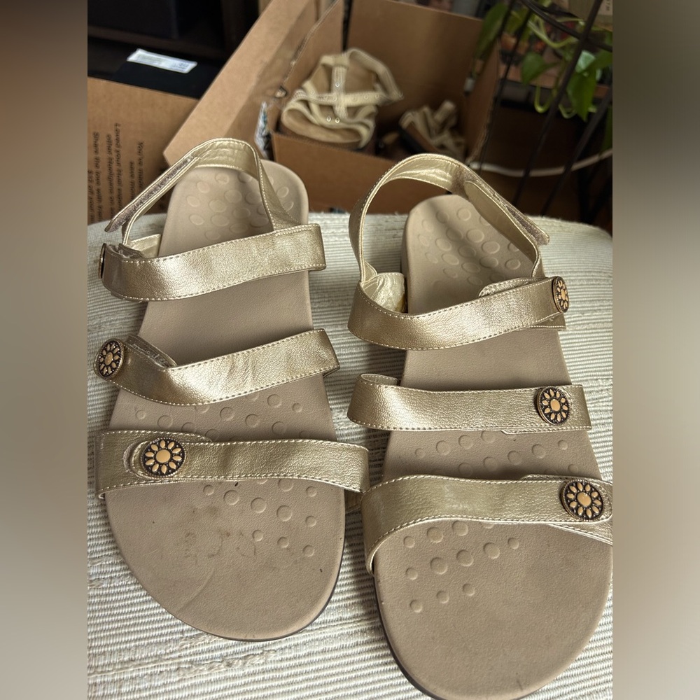 Vionic sandals- 2 pairs included